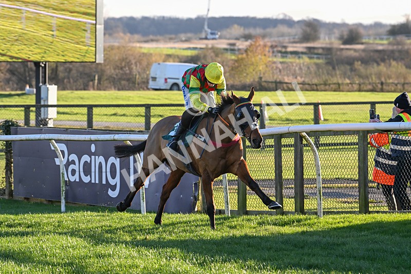221124-Race 4-Duke Of Luckley-5150 - Race 4