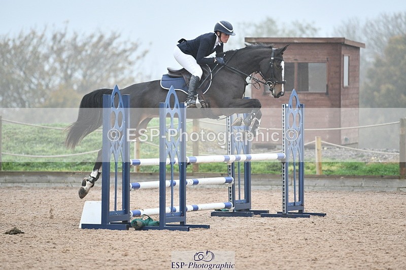 241102A-115110-04423 - SAT Cls 9 British Novice and 90cm Open