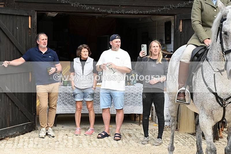 WJ6_3844 - Berks & Bucks - The Old farmhouse - Hound Exercise 20-08-25