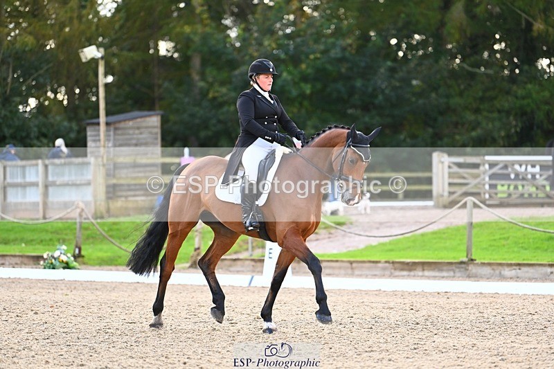 231021-144432-17910 - 359-ROSSDARRAGH.NERO-Charlotte.Rowe-DR