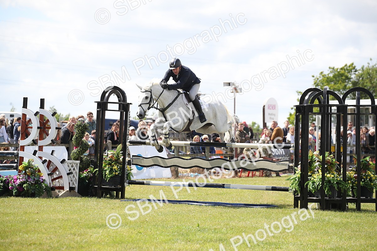SBM_17408 - Class 208 - Senior Foxhunter 1.20m Open