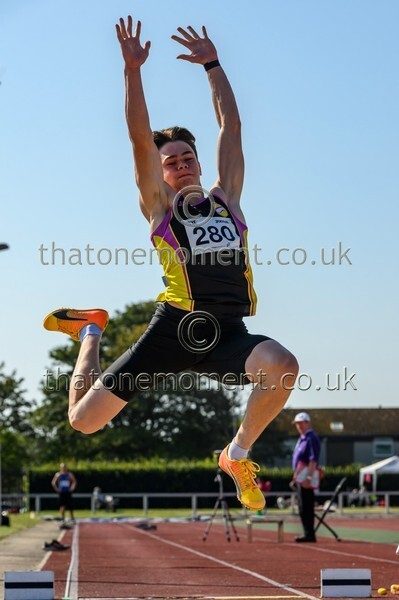 Age25SUN-918458 - Field Male