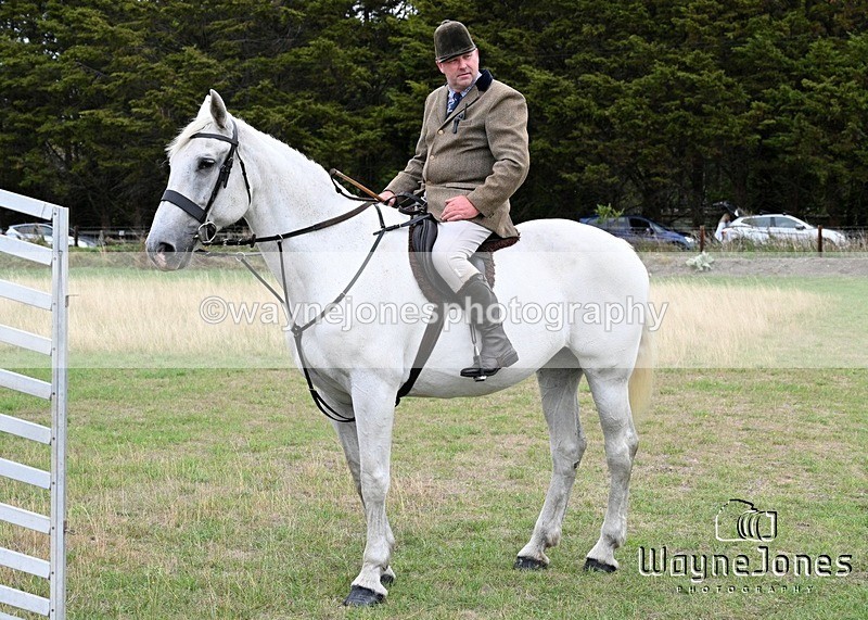 WJ7_0582 - Berks & Bucks Hound Exercise Blewbury 13-09-26
