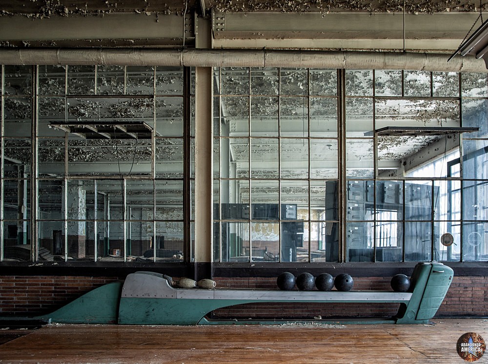 The Scranton Lace Company | Ball Return - Scranton Lace Company