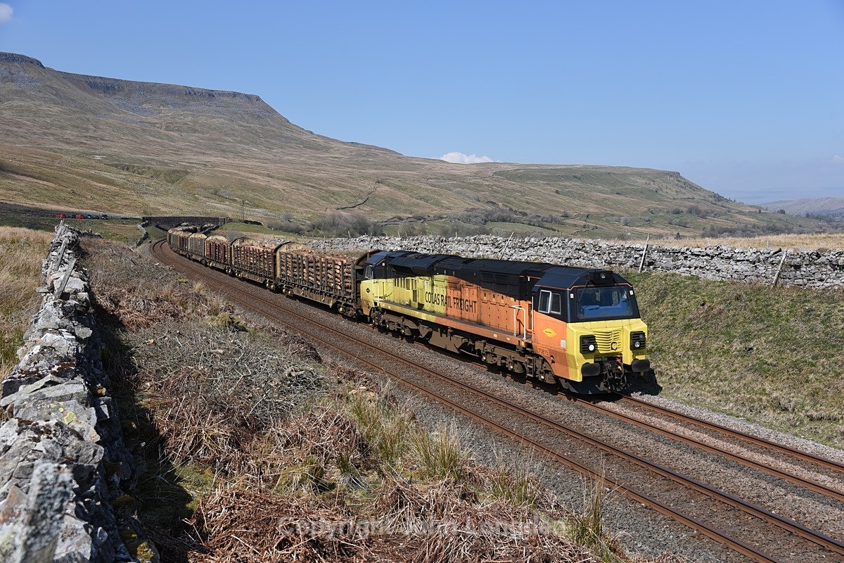JL - 24.4.21 70815 6J37 Carlisle - Chirk, Ais Gill - Ais Gill (road bridge southbound)