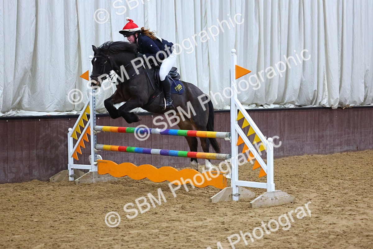 SBM_002654 - Class 6 - Holly & Ivy Stakes - 90cm