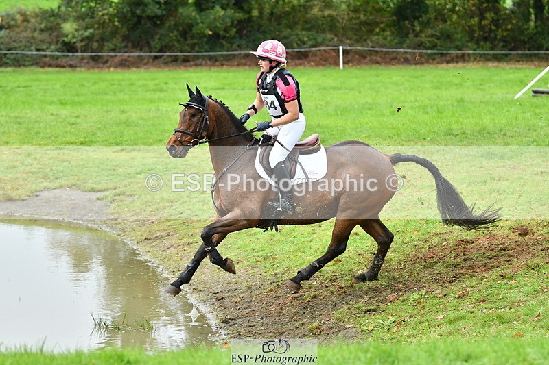 251025A-110924-18657 - E-384-Holly.Horton