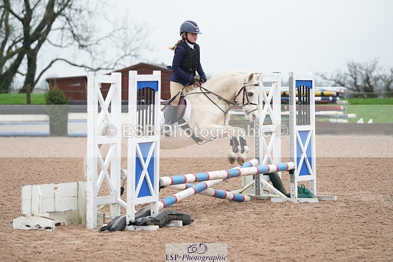 251116-093729-01385 - Cls 18 Clear Round 50cm