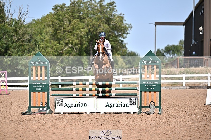 260812-125655-00538 - Cls 6 Foxhunter and 1.20m