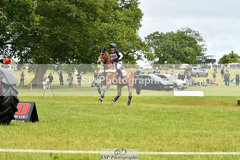 250525A-142610-16942 - D-468-Laura.Collett-LONDON.52