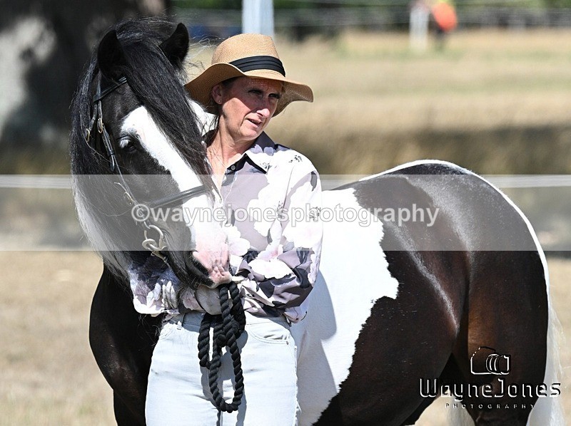 WJ7_9430 - Kellie and Nancy at Swallowfield 31-08-26