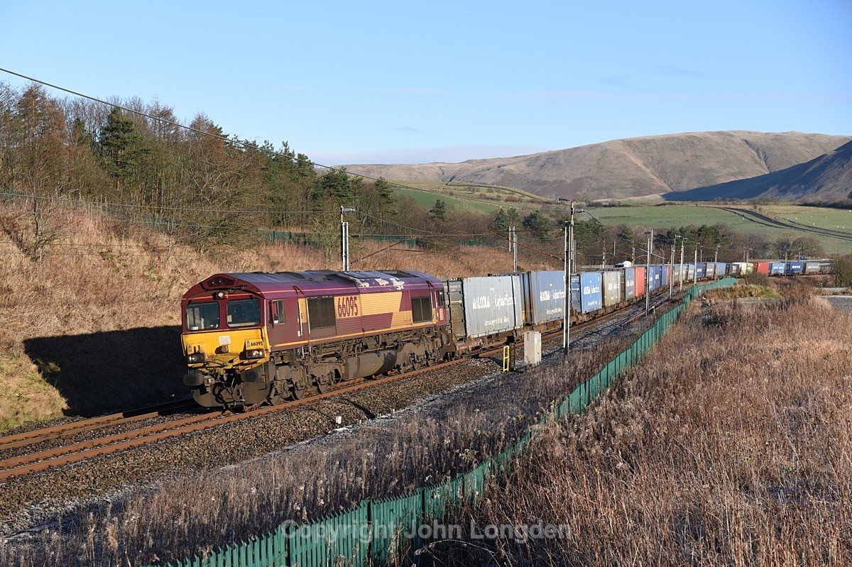 JL - 8.12.22 66095 4M25  Mossend - Daventry, Beckfoot - West Coast Main Line (north to south)