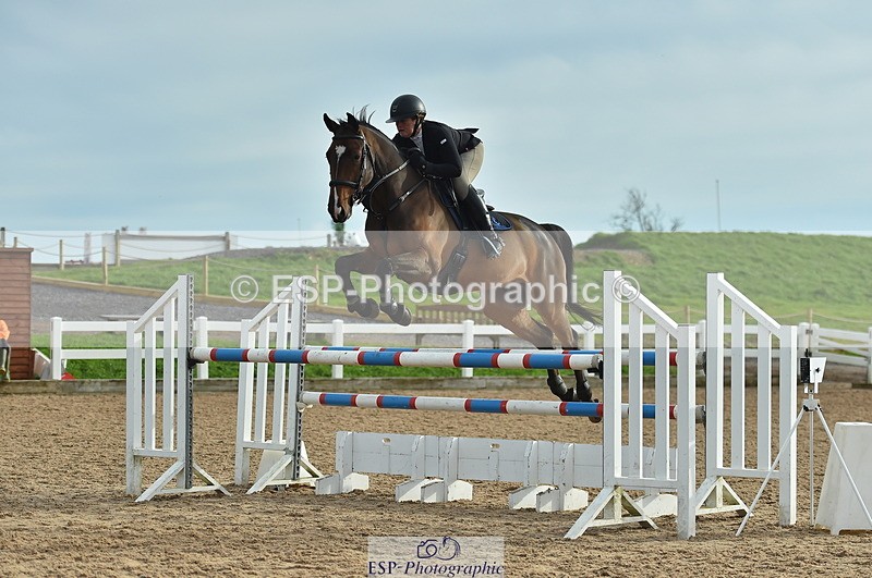 231111A-124914-01969 - Cls 12 Newcomers & 1.10m Open