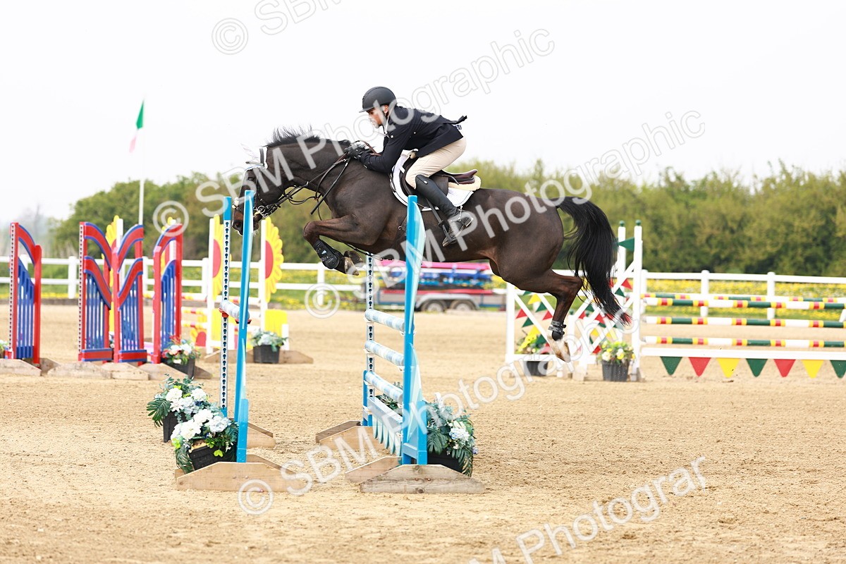  - Class 19 - Senior Foxhunter - 1.20m