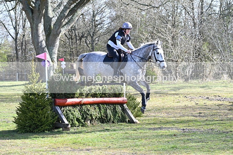 WJ7_9987 - Time 10:13 to 10:38 Times at the Fence