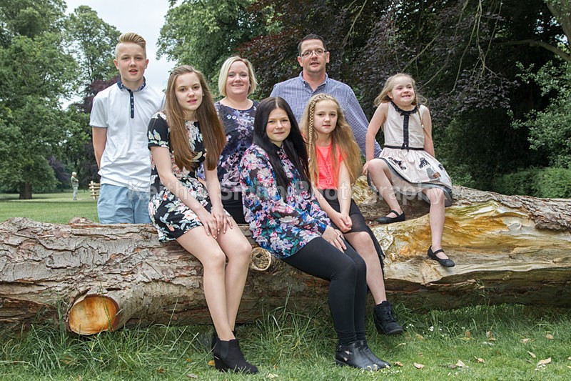 0KJS9278 - Darren, Kirsty and family.