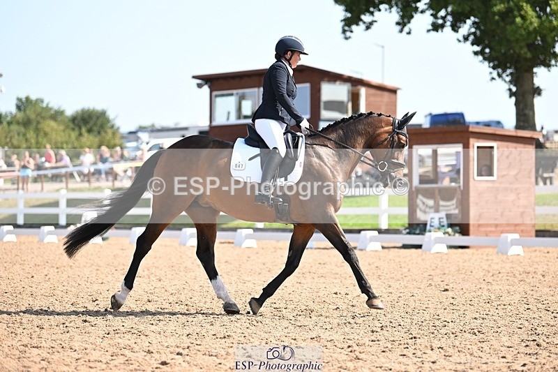 250816-104954-03461 - 047-Hannah.RogersWoodendfarm.Viva