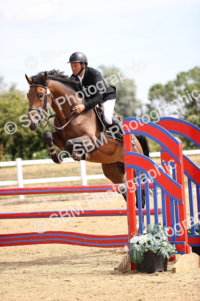 SBM_009939 - Class 8 - Senior Newcomers - 1.10  Open