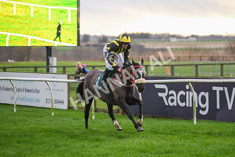 171224-Race 3-Not Staying Long-3136 - Race 3