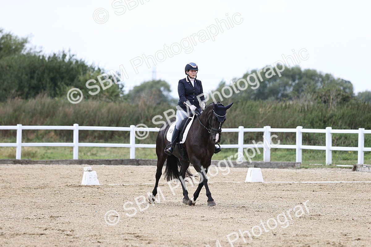 SBM_017588 - Class 14 - Novice 23 - 13.52-14.55