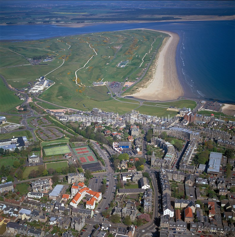 A00310C Coastal Town of St Andrews from above Argyll St in 2002 - East and north coastlines