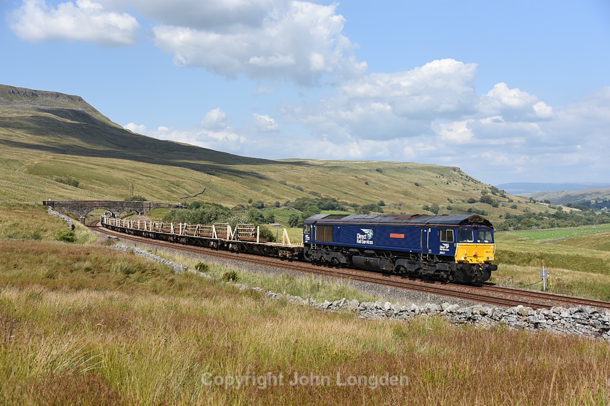 JL - 31.8.18 66421 6K05 Carlisle - Crewe, Ais Gil - Ais Gill (road bridge southbound)