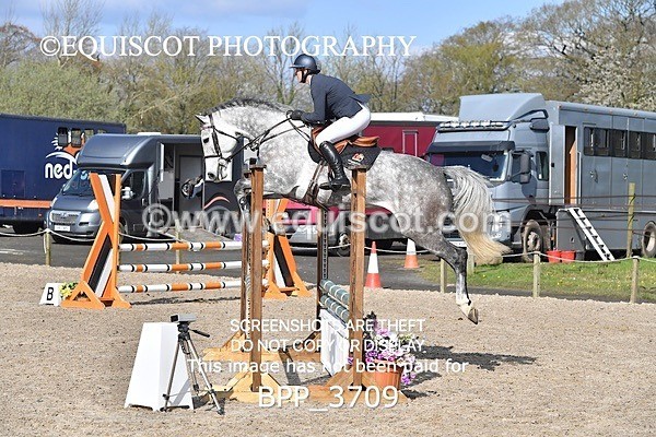 BPP_3709 - CLASS 3 FRI Senior British Novice/ 90cm Open