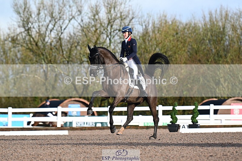 240218A-091010-05029 - 162-Holly.Kerslake-Totil.Platinum