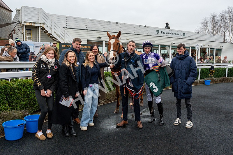 281225-Race 1-Couldbeaweapon-3676 - Race 1