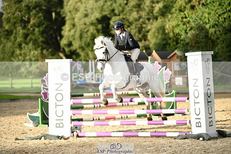 251004A-172750-02439 - Classes 12 & 13 90cm