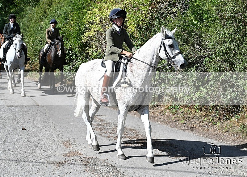 WJ7_0441 - Berks & Bucks - Hound Exercise – Kennels 06-09-26