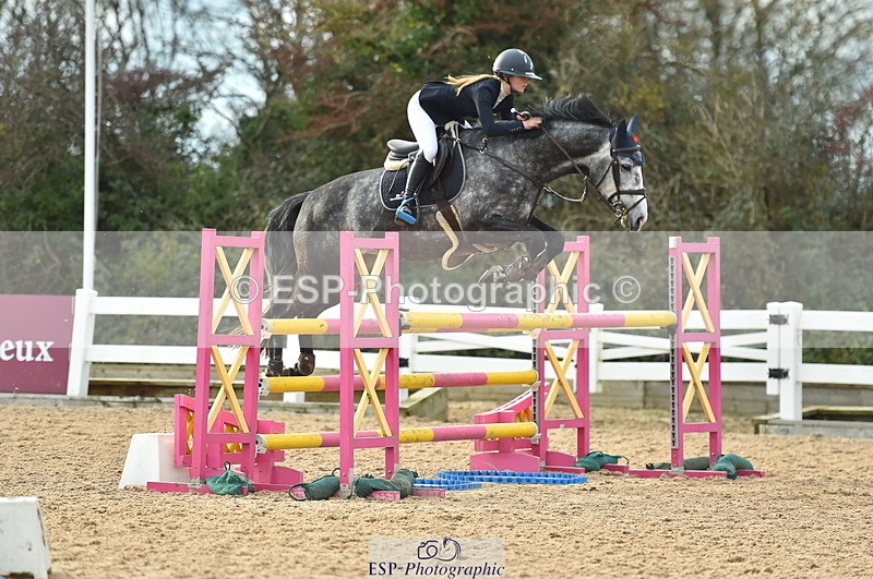 231111A-124404-01943 - Cls 12 Newcomers & 1.10m Open