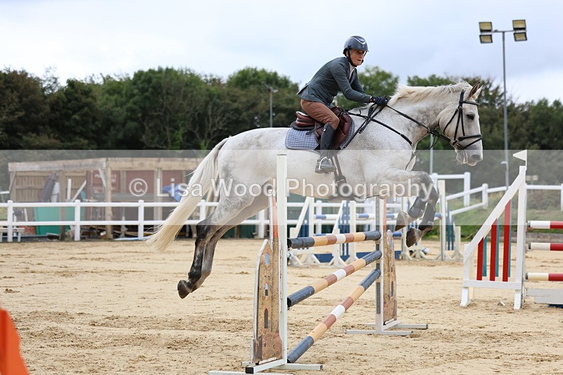 3E7A3071 - Class 8: Senior Newcomers/1.10m open