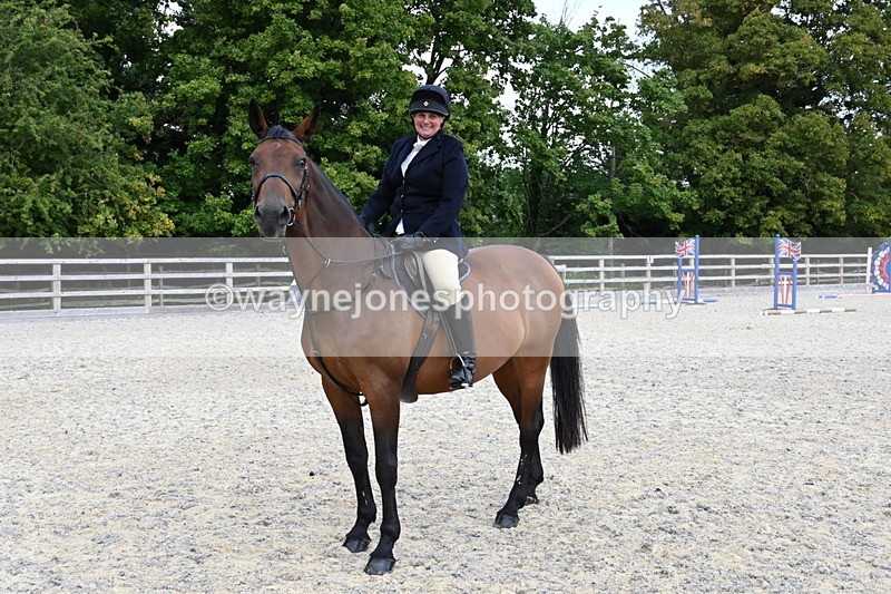 WJ6_3046 - Berks & Bucks - The Old farmhouse - Hound Exercise 20-08-25