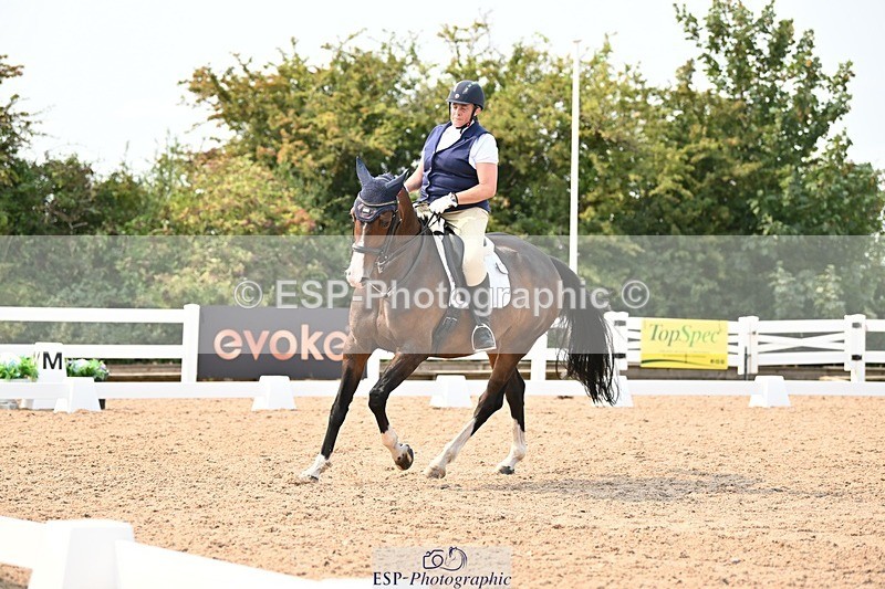 250816-150357-05751 - 031-Nicola.SealRebel.Heart