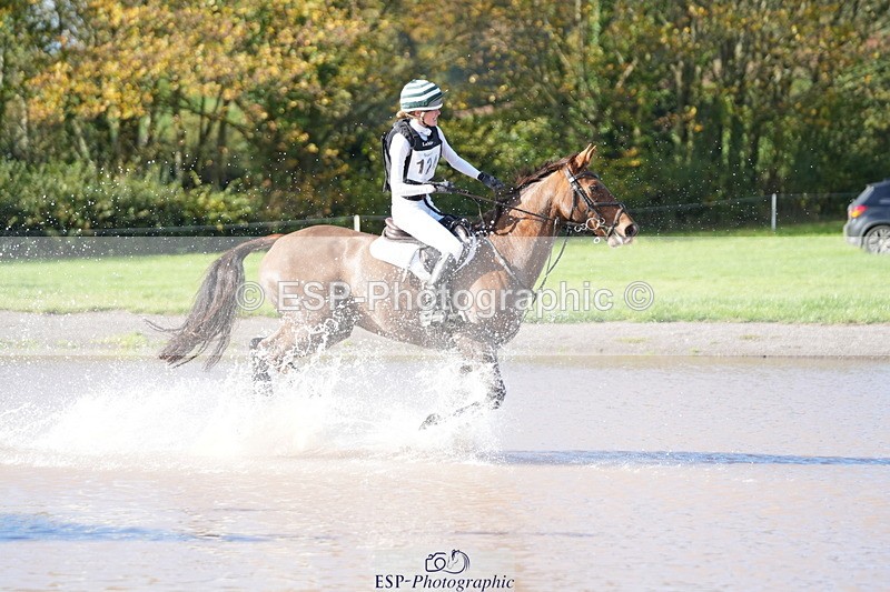 251024A-121537-08682 - B-124-Sophie.Lamb