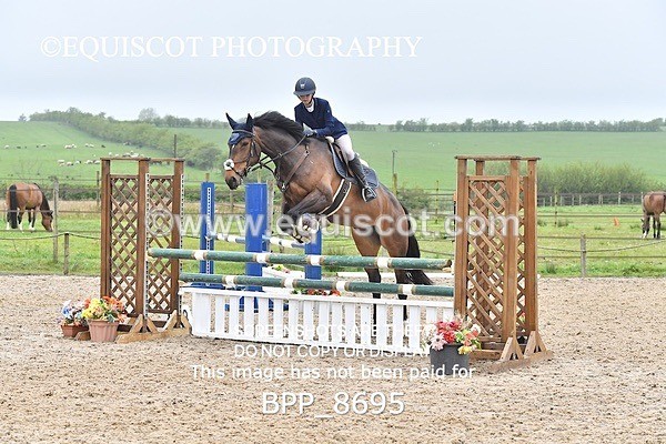 BPP_8695 - CLASS 24 SUN Senior BritiNovice/ 90cm Open