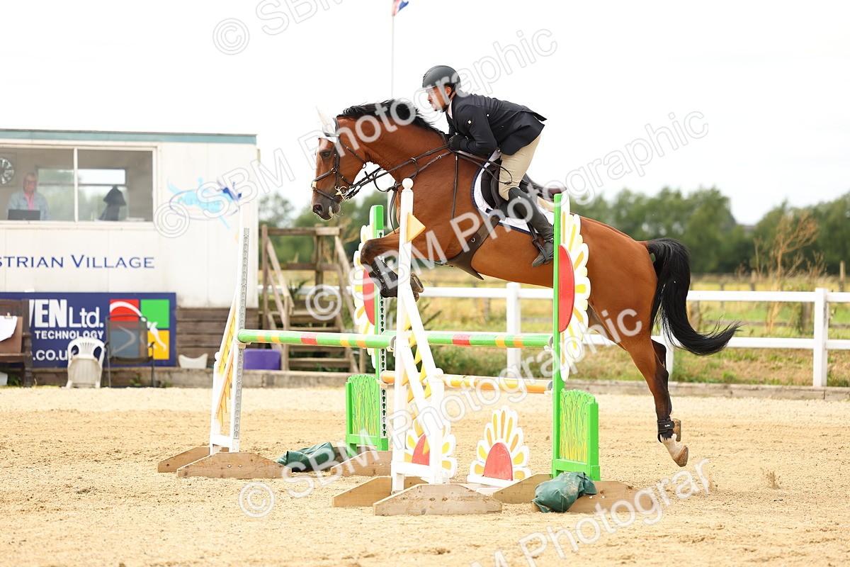 SBM_010236 - Class 3 - Senior Newcomers - 1.10m Open