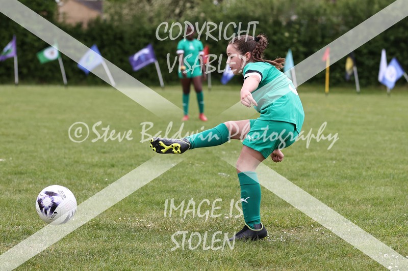 1DX32282 - Covingham Park V Tadpole Farm