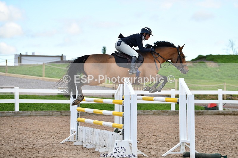 231110A-143113-00779 - Cls 6 Foxhunter & 1.20m Open