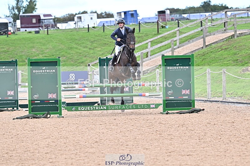 260923B-122056-00221 - Cls 03 Snr Disco & 1.00m Open