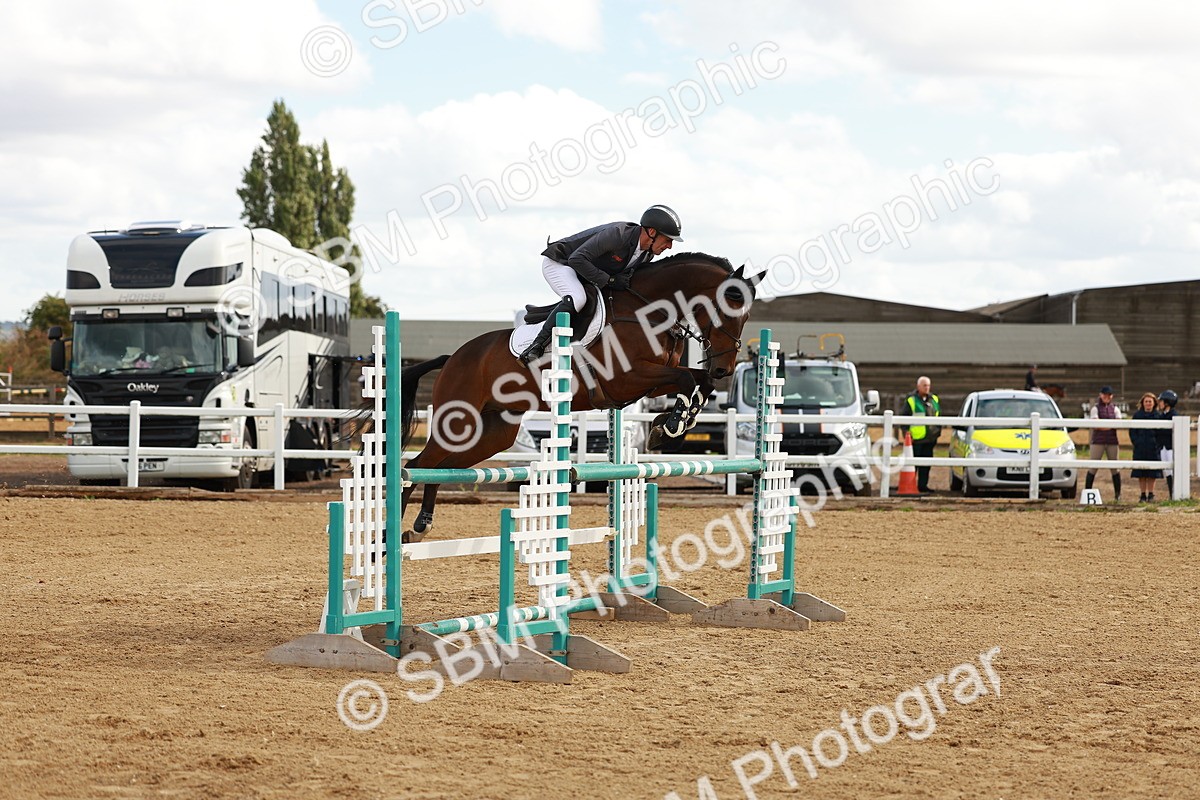 SBM_001291 - Class 4 - Senior Newcomers - 1.10m
