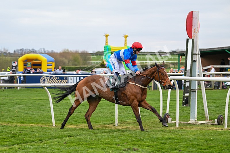 090425-Race 5-Miss Willows-0063 - Race 5