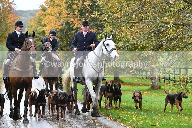 WJ5_6104 - B&B walk back for Hunt Tea !