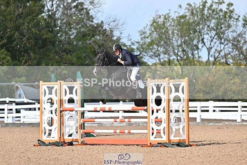 261014-131012-00581 - Cls  05 Snr Newcomers & 1.10m Open