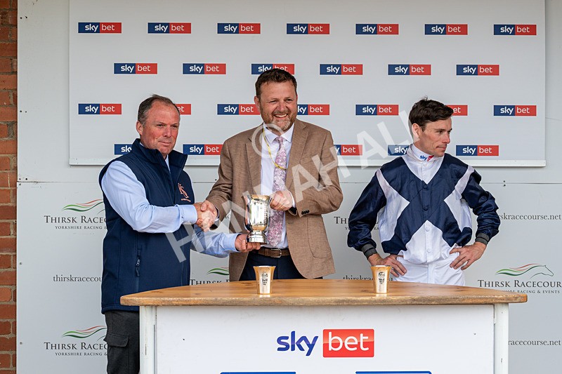 310526-Race 1-Alfred Wallace-8131 - Race 1 15.45pm Enter ITV7 For Free Novice Stakes