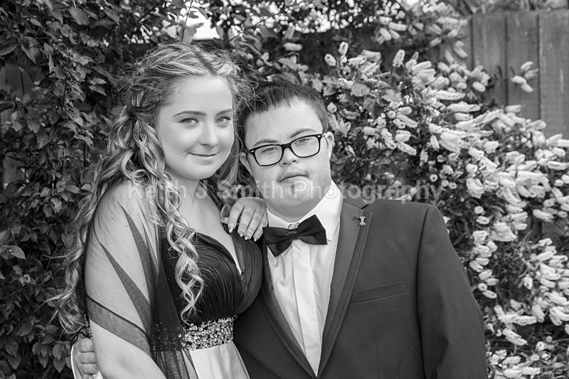 7SKJ0268 - Katie Doyle and friends Pre Prom