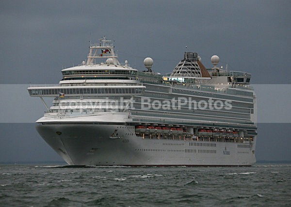 120703 AURORA WT7A4632 - P&O 175th ANNIVERSARY - Seven Ships Leave Southampton