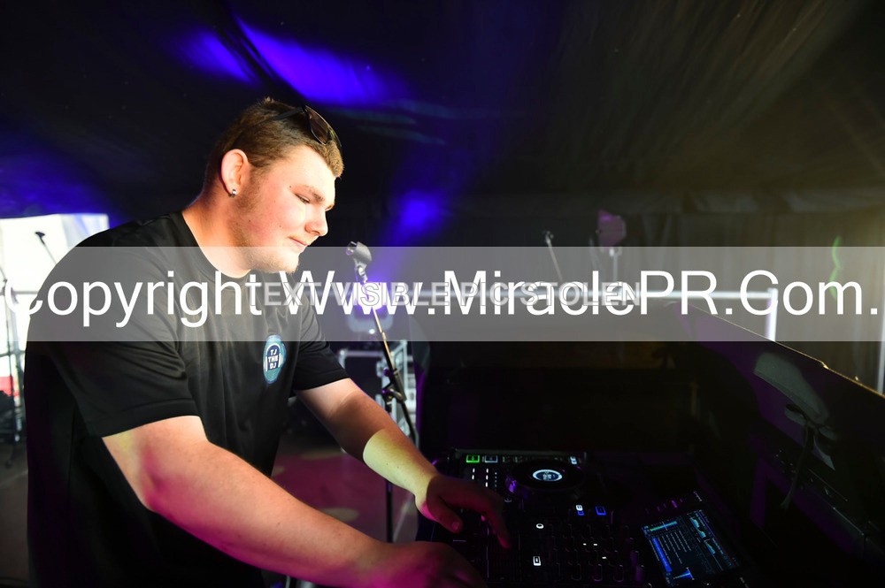 SH4_9920 - Tj the DJ