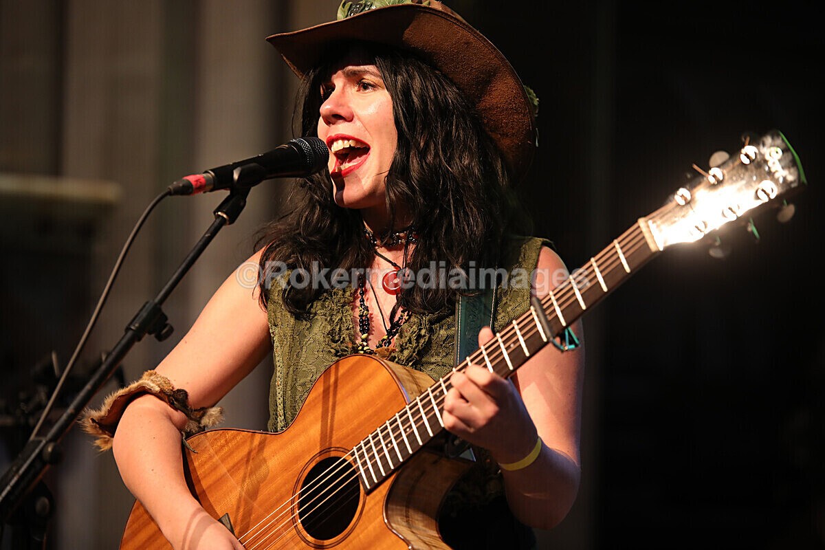 FOLK N BLUES-351 - FOLK and BLUES SEPT 2022